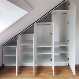 Tischlerei nipa Hamburg | Individuelle Einrichtungen aus Holz – Referenz Möbeltischler: maßgenauer Einbauschrank zur vollständigen Platzausnutzung von Dachschrägen